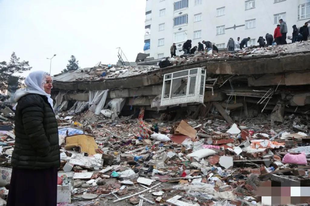 大地震惨烈如核爆炸! “恶魔之眼”也为废墟下的人性光辉而泪目