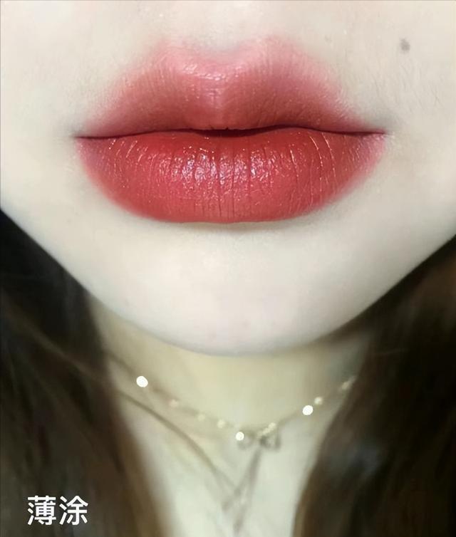 长期涂口红嘴唇颜色不好看了,经常涂口红会不会对嘴唇造成危害