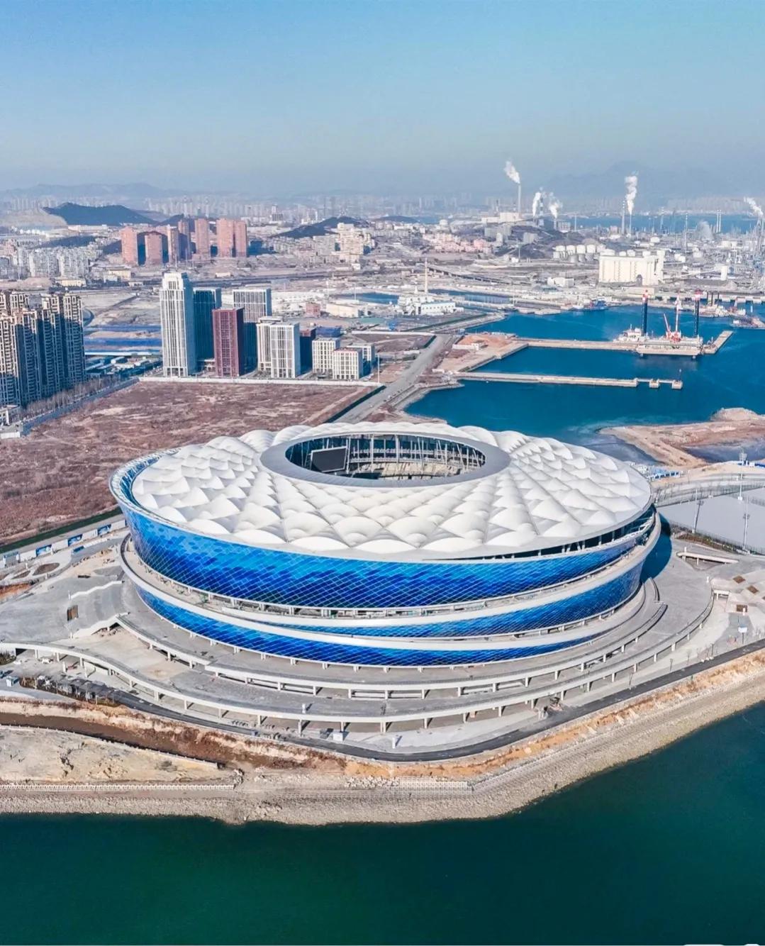 最大的体育场能容纳多少人,中国最大的10个体育场