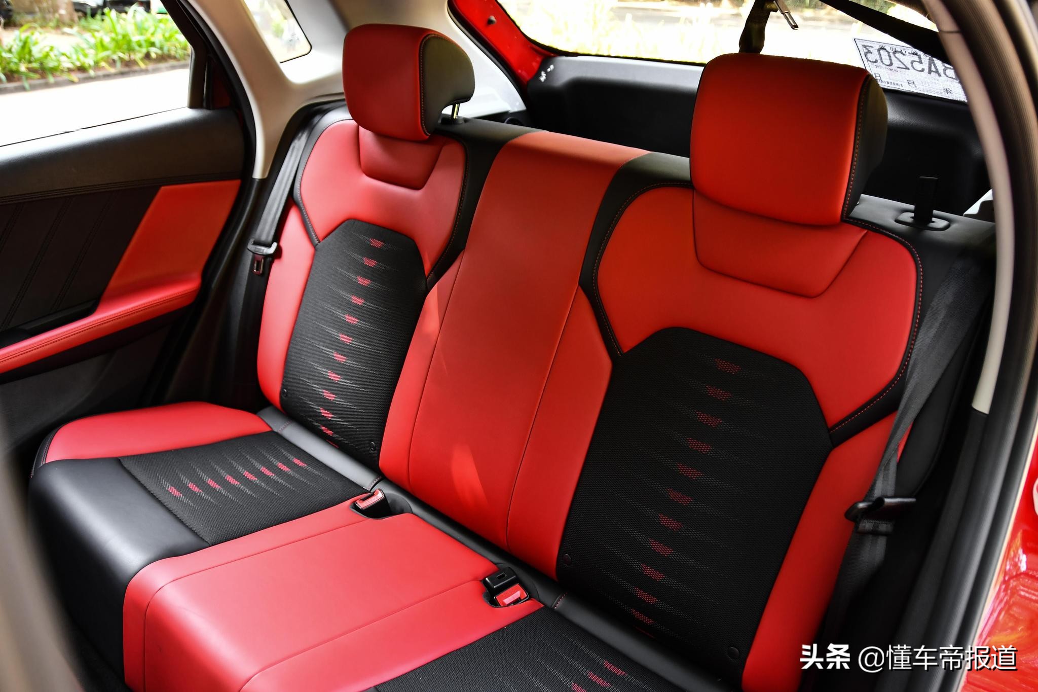 新能源比亚迪e2汽车测评,全新比亚迪e2到店实拍