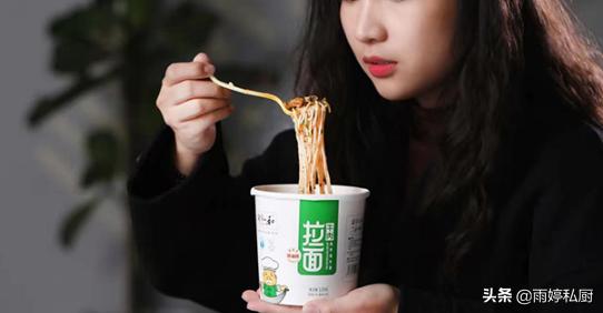 这3种方便面筋道爽滑太好吃了,方便面哪一种比较好吃一点
