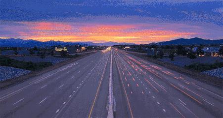 高速路上连个路灯都没有,高速路上为什么没路灯