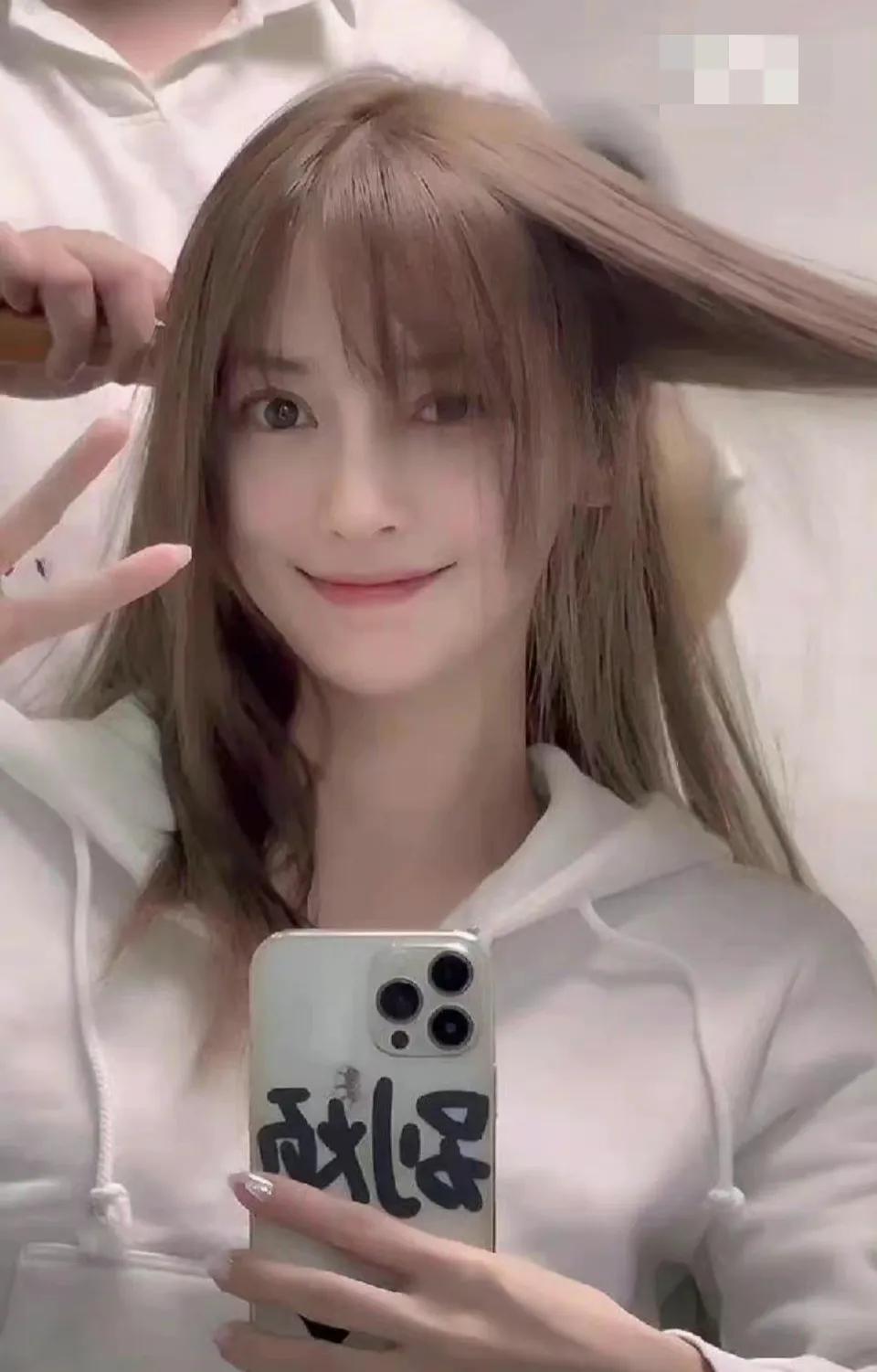 angelababy染的头发漂的颜色,angelababy染红发