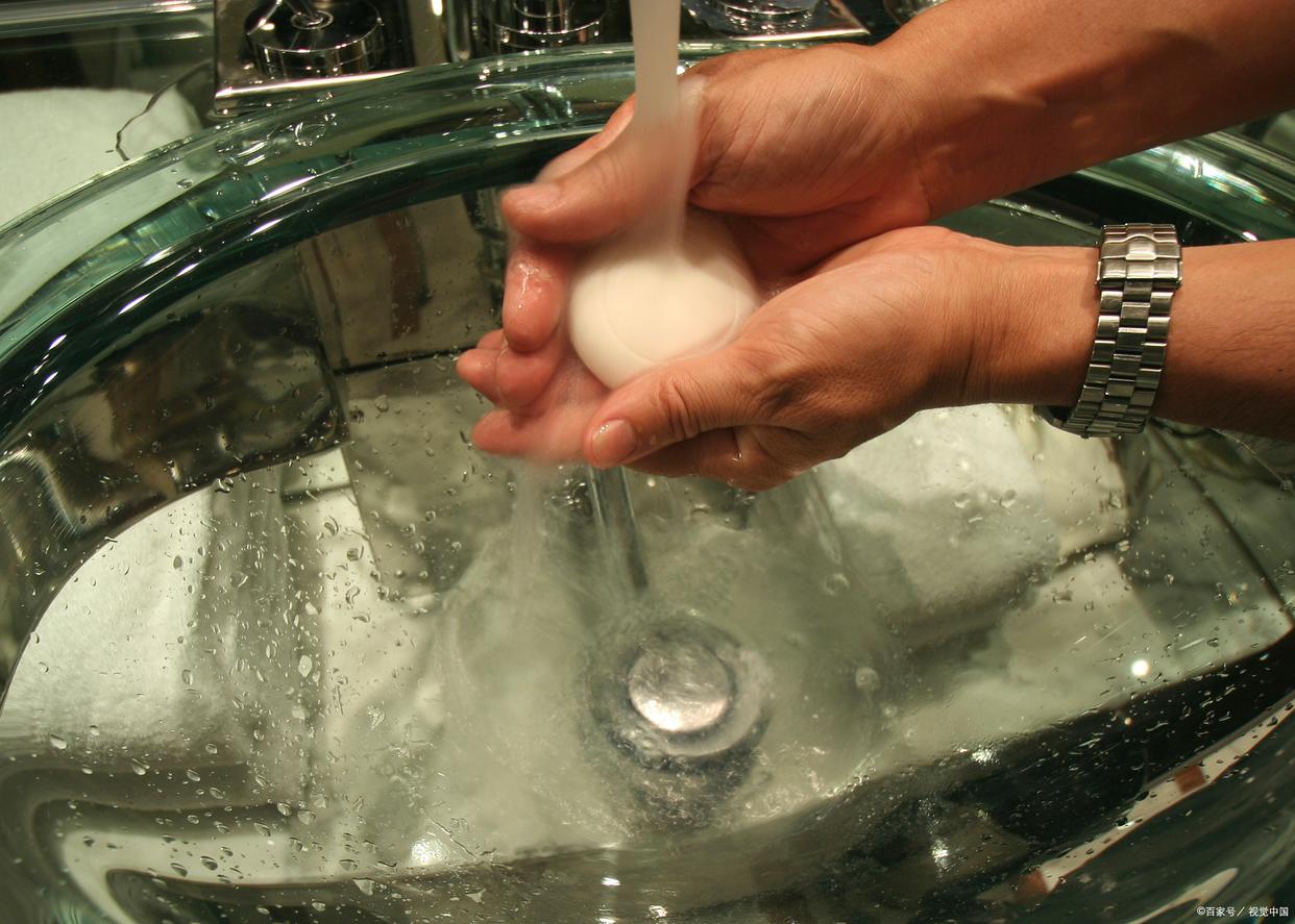 502胶水弄到皮革上怎么去除,502胶水弄到桌子上怎么去除