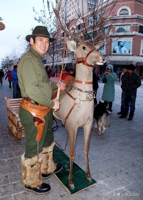 他80年代就能赚百万，50多岁娶俄罗斯美女，两人相差30多岁