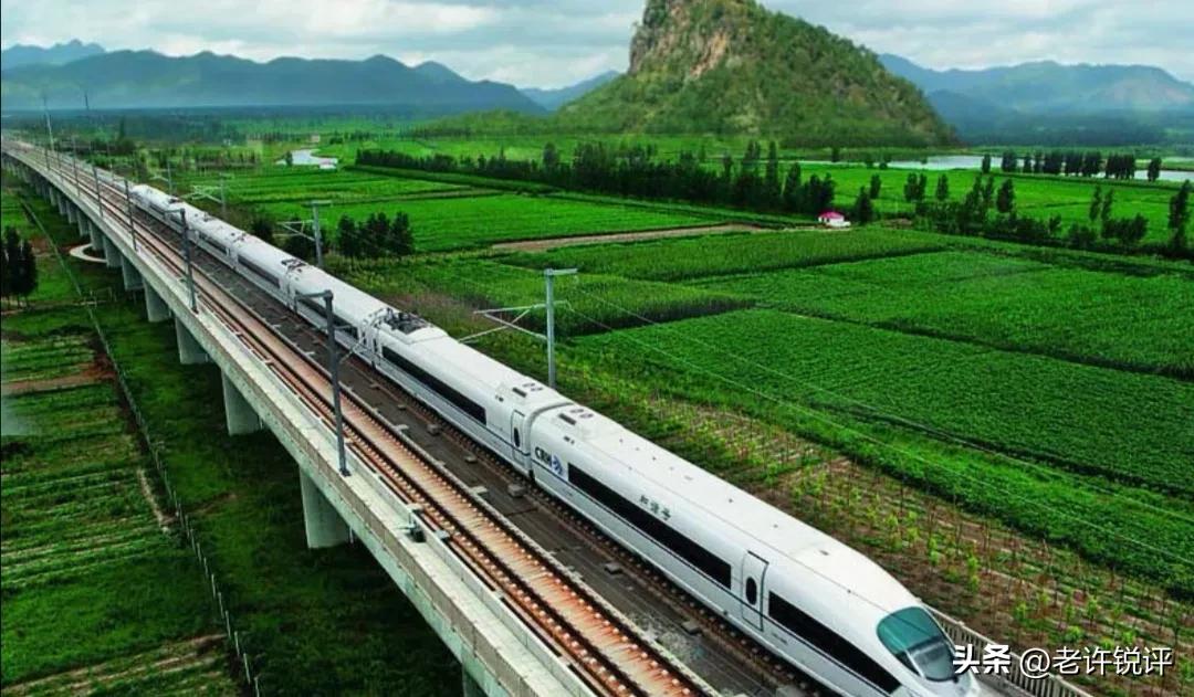 女乘客吐槽卧铺车厢3男1女真尴尬，结果12306答复真霸气