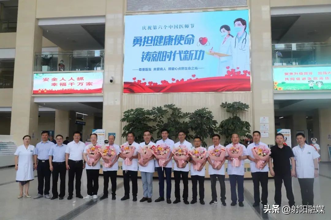 致敬路上的你,致敬行医路上所有医师