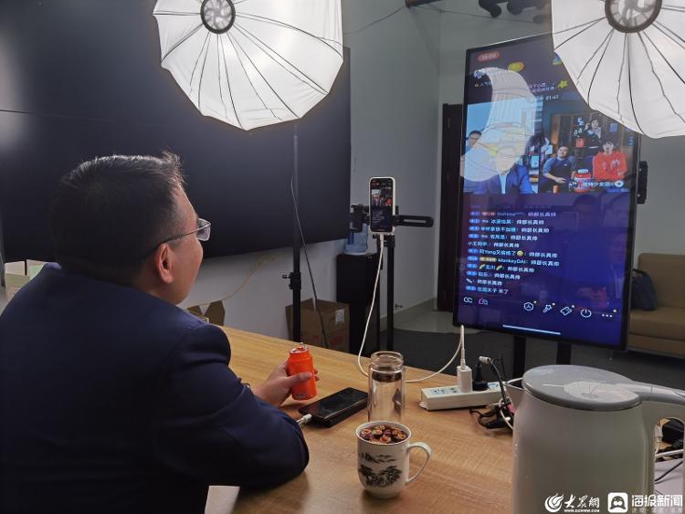 “用一张嘴，唱遍商河的美”曾连吃4只鸡的商河“网红县长”双十一再直播