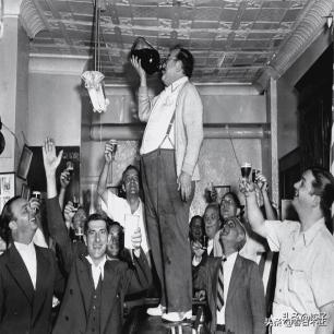 纳粹老照片犹太女人,老照片纳粹女魔头的下场