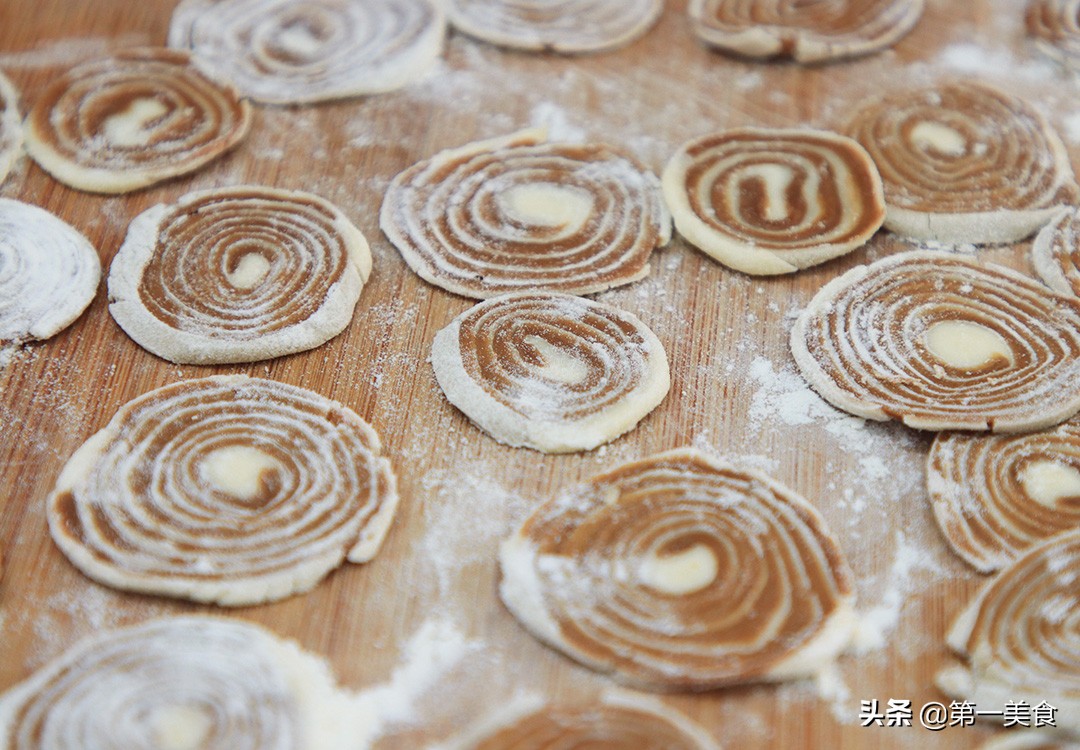 一碗面粉俩鸡蛋做低糖少油小零食,一碗面粉2勺糖做出小零食