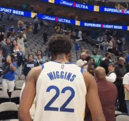 幸福！轰27+11带队取3-0，场边亲吻女儿，妻子记录甜蜜时刻