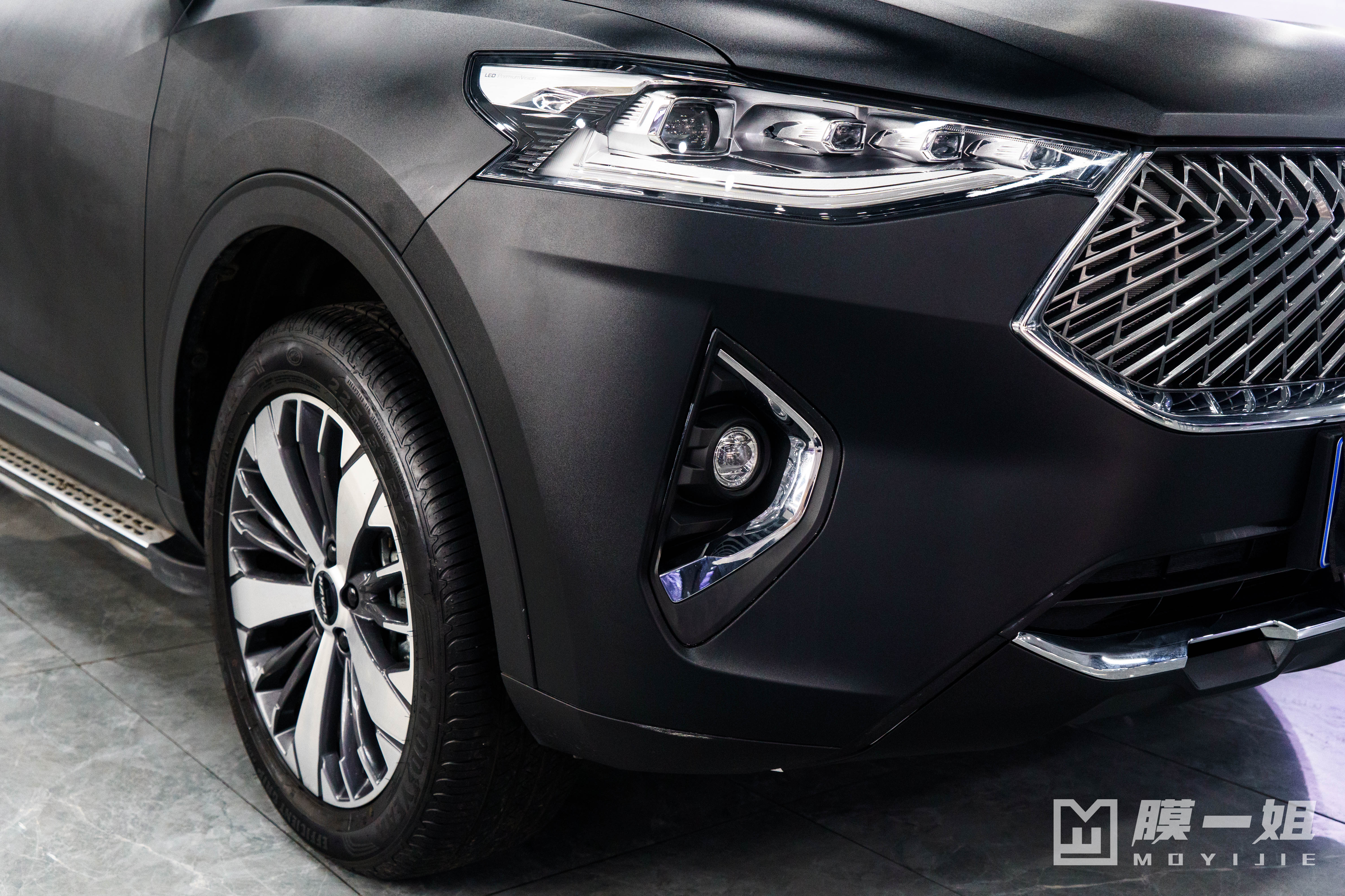 白色哈弗f7x改色膜黑白渐变,哈弗f7x黑武士改装什么颜色好看