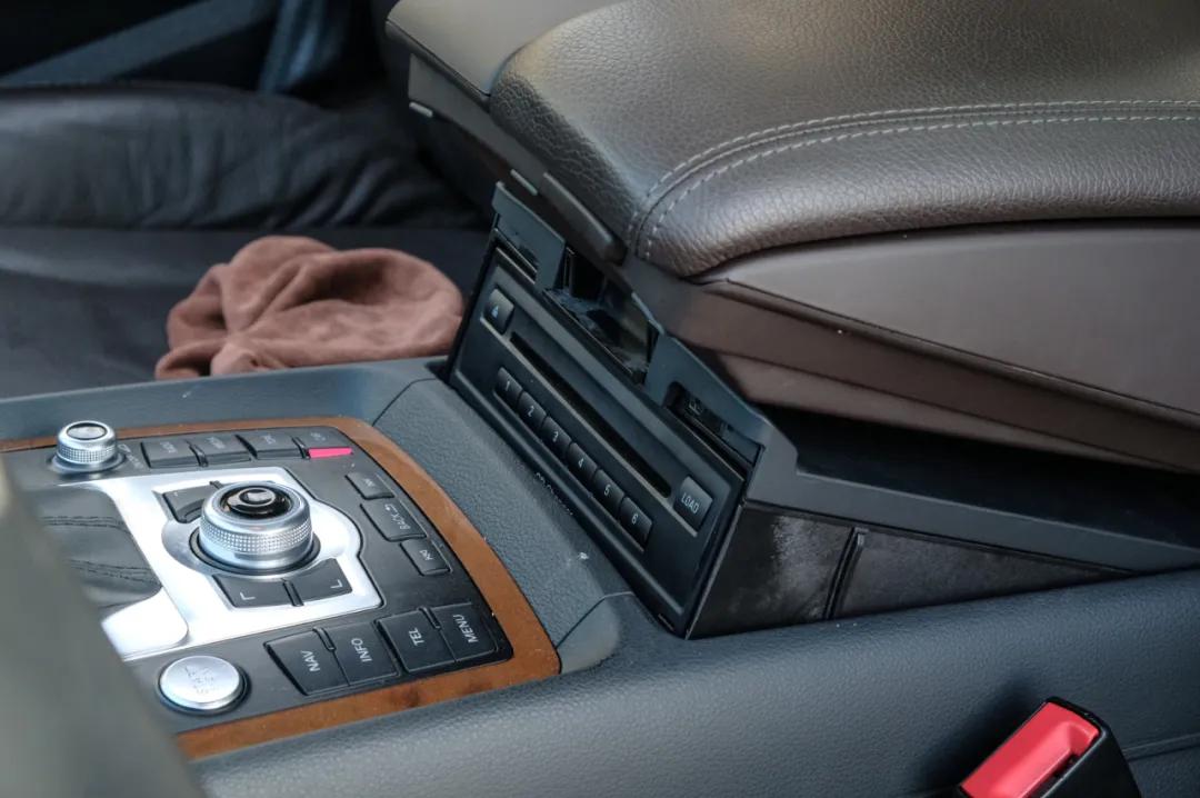 奥迪q7quattro脱困强大到可怕,奥迪07款q7quattro雪地爬坡