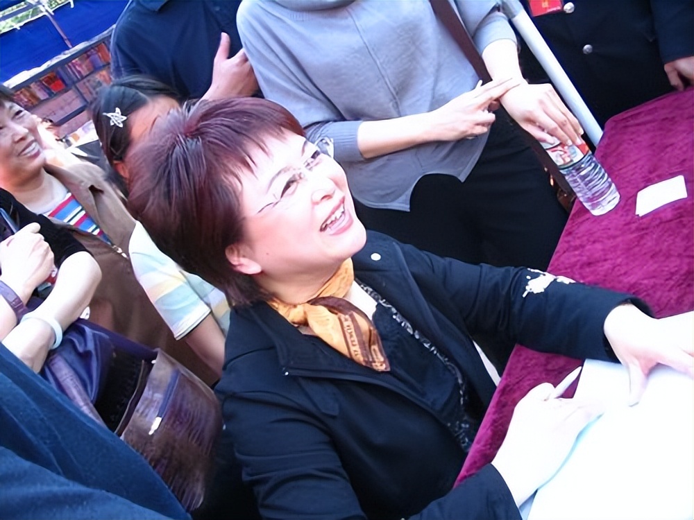 中央电视台得了癌症的主持人,新闻联播主持人得癌症去世的是谁