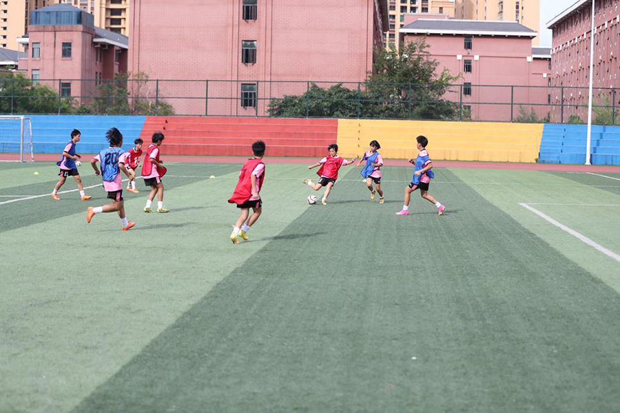 贵州青少年足球夏令营,黔西南州青少年足球队前往英国