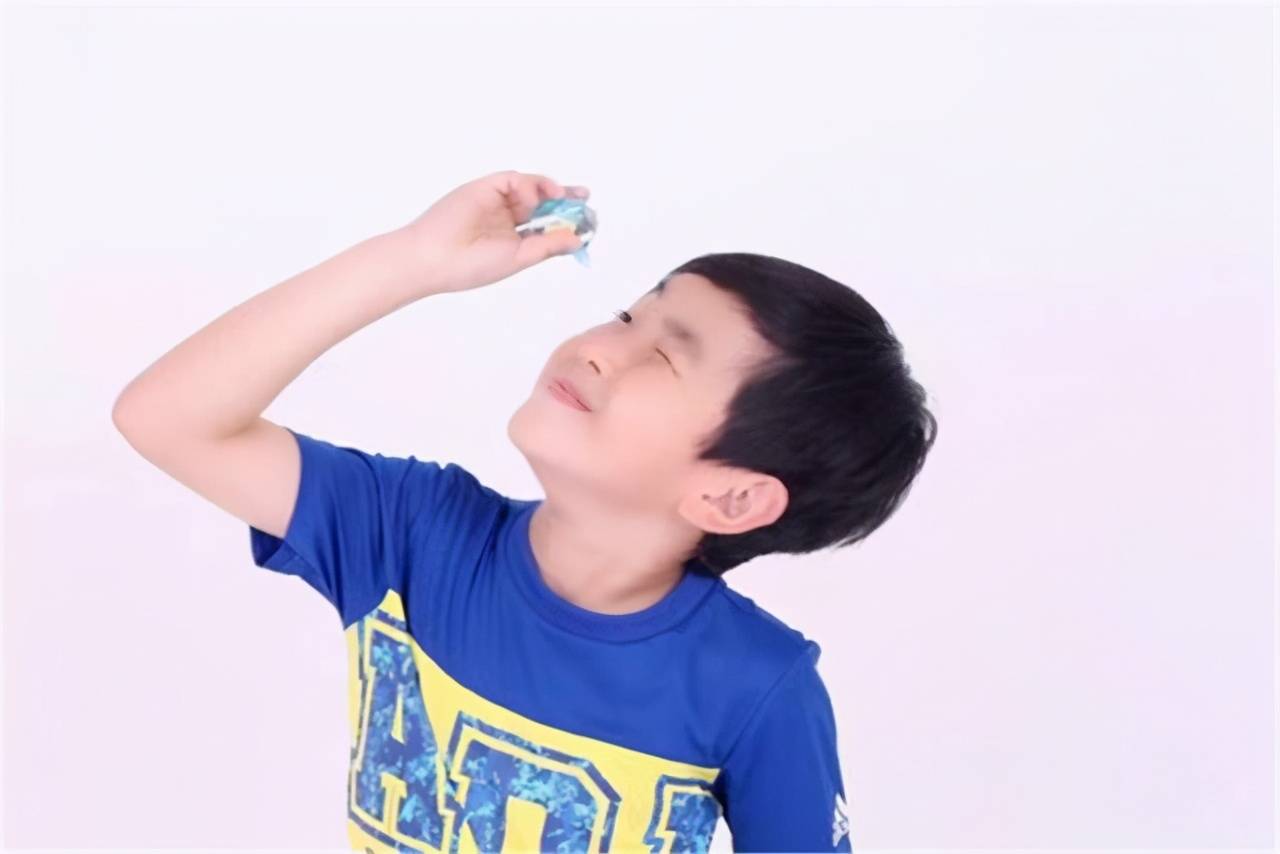 11岁孩子保护眼睛用什么药水,大人的眼睛药水小孩可以用吗