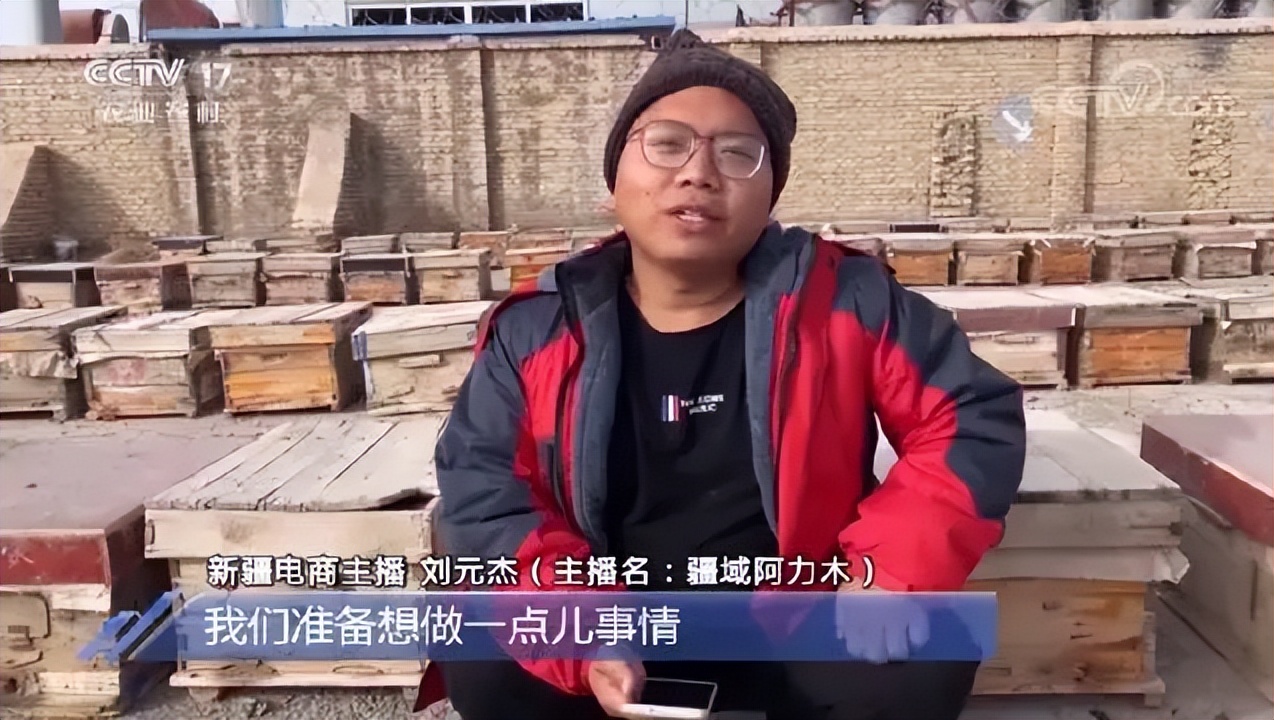 背景太假哥阿力木,假背景小伙