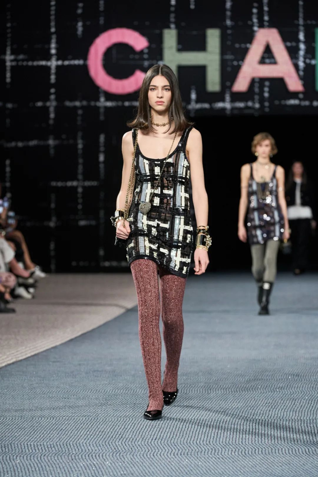 香奈儿2021春夏时装秀面料,香奈儿2022秋冬时装秀舞台分析