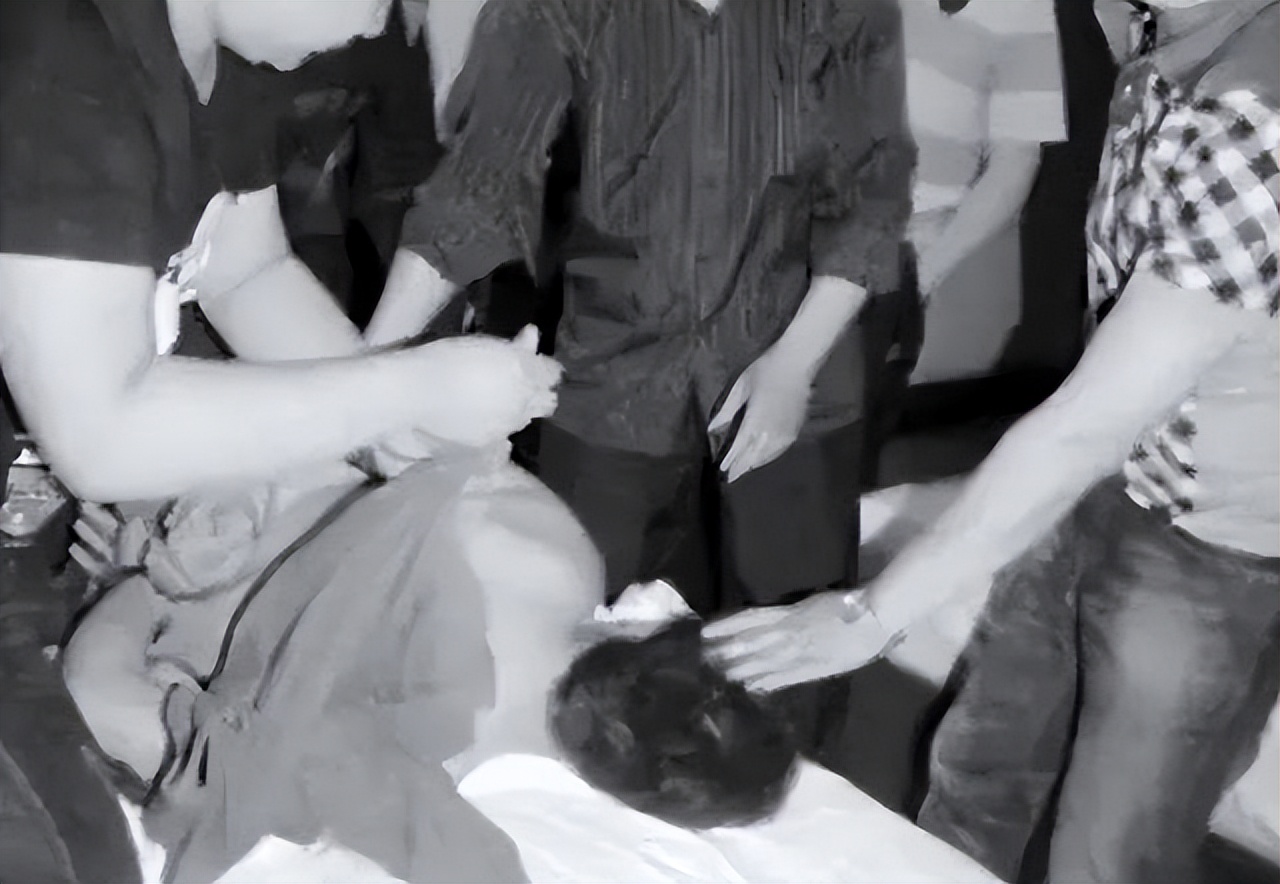 变态*杀凶**案！少女惨遭变态*魔色**砍成人彘，下身被塞满韭菜死去！