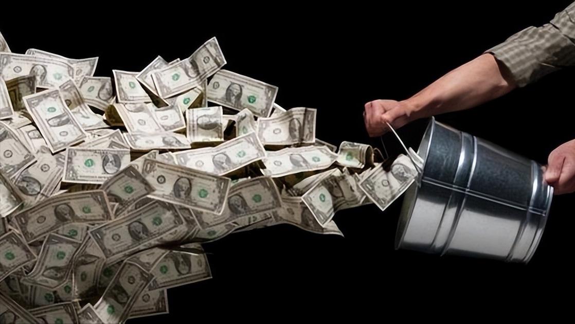 多国抛售的美债是谁接手的 (美媒看全球买家抛售美债)