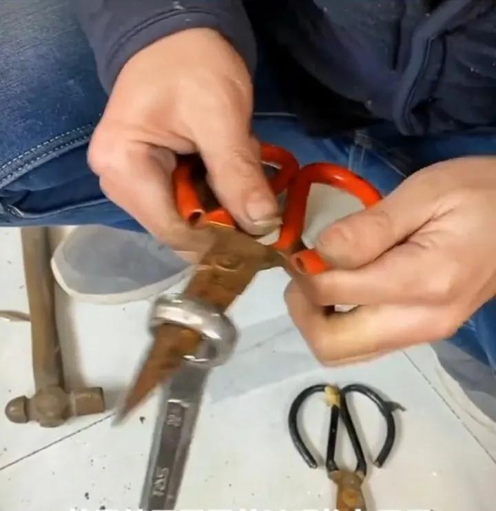 小剪刀不快用什么妙招,生活实用小妙招磨剪刀