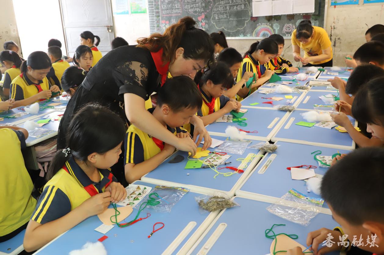 农村捐赠爱心书包,山村学子爱心捐赠