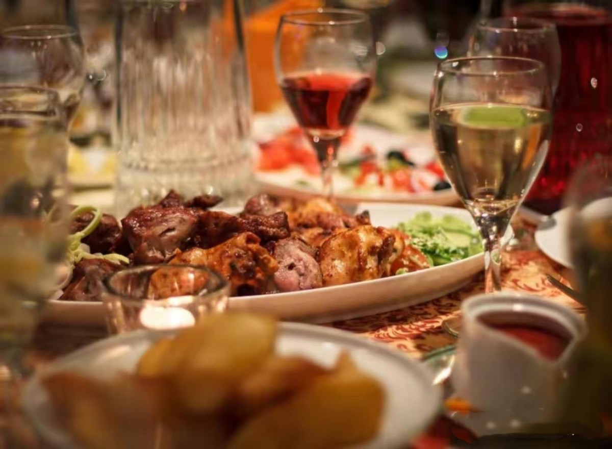 上海请客“怪象”，高档宴席用茅五泸，低档用红星，但也爱这4款