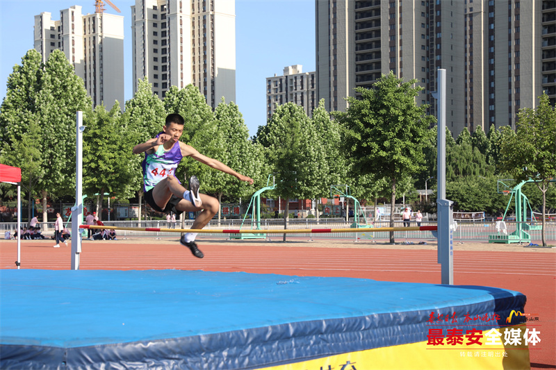 “强国有我奔跑少年”2023年*安泰**市青少年体育联赛田径比赛暨中学生田径运动会开幕