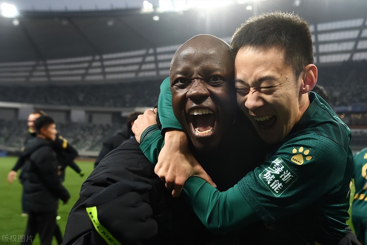 穆谢奎：打篮球出身的大连人队史第一射手，35岁还在中超名列前茅