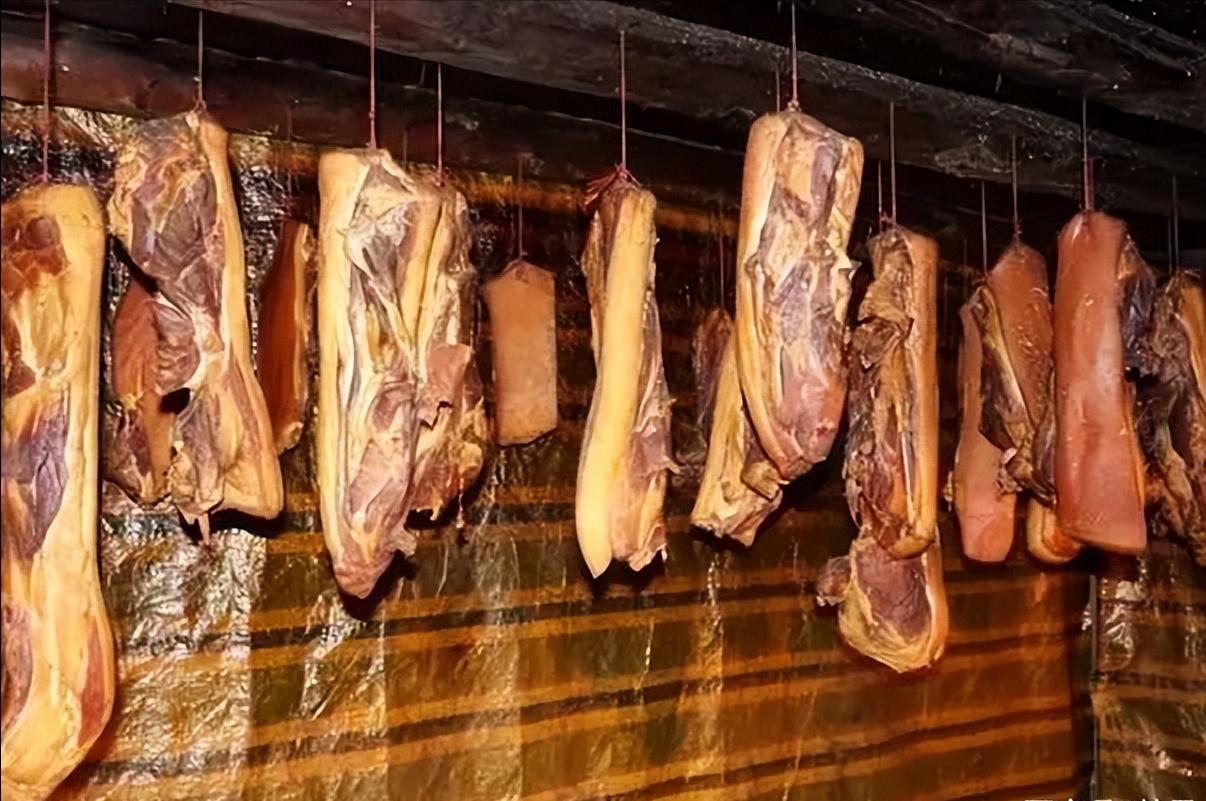 丈夫怀疑妻子出轨杀害妻子,丈夫怀疑妻子出轨把她杀死