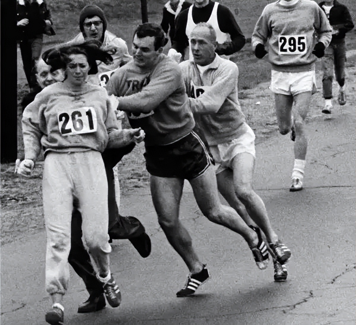 运动内衣谁发明的,运动型的内衣是哪一种