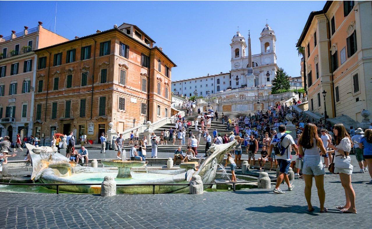 一名沙特男子开着玛莎拉蒂从罗马的古代台阶上下来后被起诉