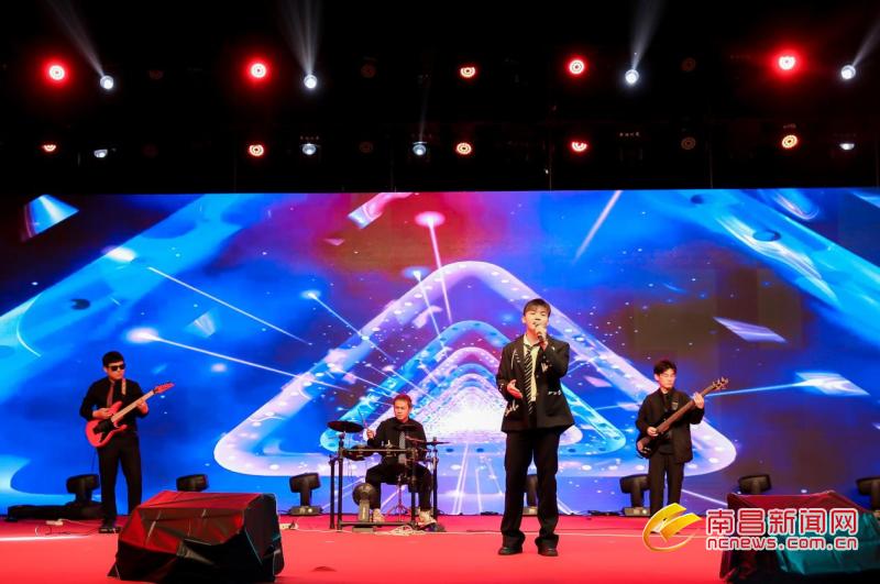 步行街商圈黄金地段,胜利路步行街白天热闹吗