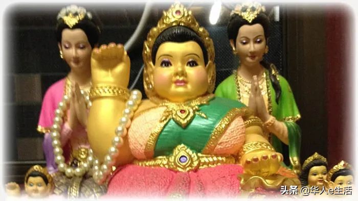 发财后，泰国男子买来12双匡威鞋向财神还愿