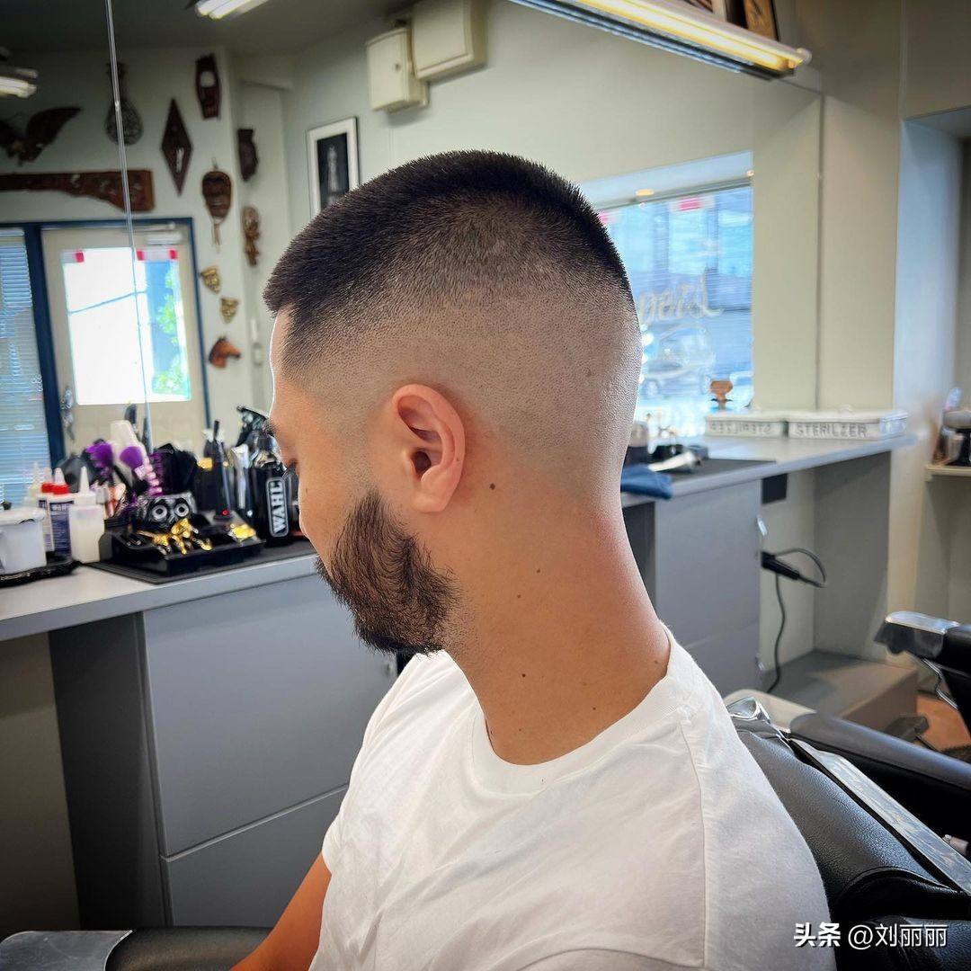 适合20-25岁男青年发型时尚,发型这样剪好看时尚永不落伍
