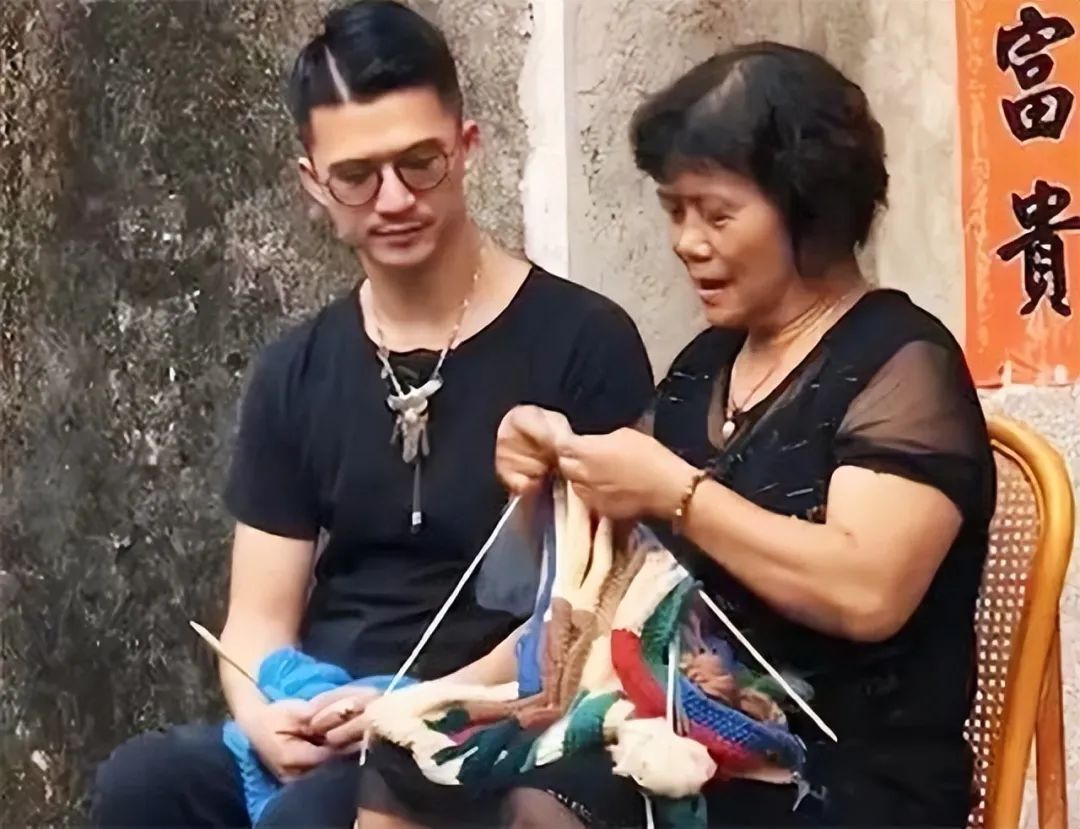 80后广东小伙回村织毛衣年入500万,有个小伙靠织毛衣赚钱是真的吗