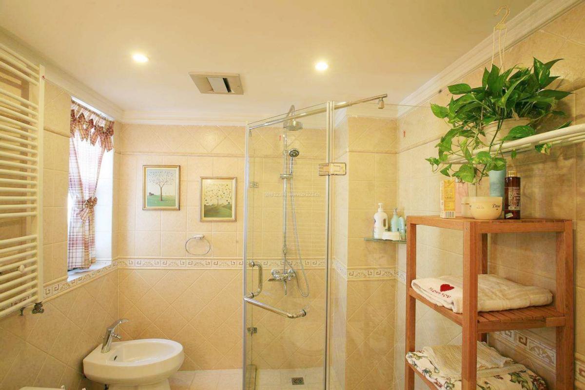 浴室玻璃什么情况下会破裂,卫浴钢化玻璃自爆会不会洒落