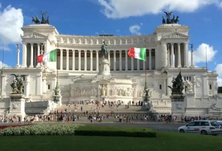 人口超5000万，人均GDP超3万美元的大国有几个？成发达国家有多难