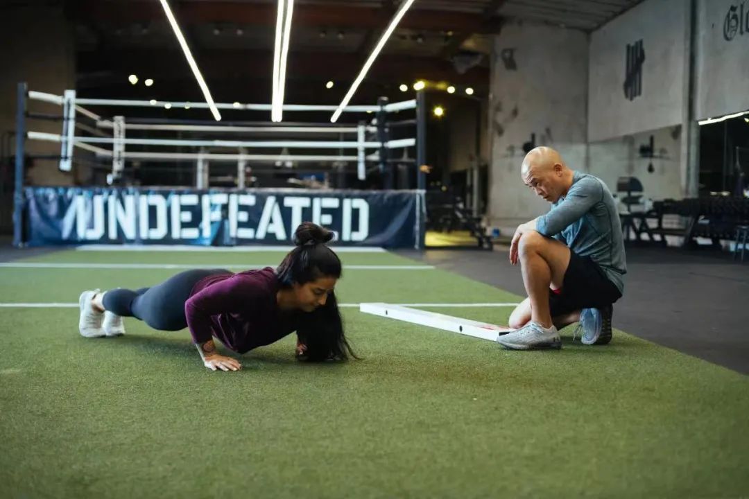 这几个纠正性练习，帮你获得更好的旋转稳定性