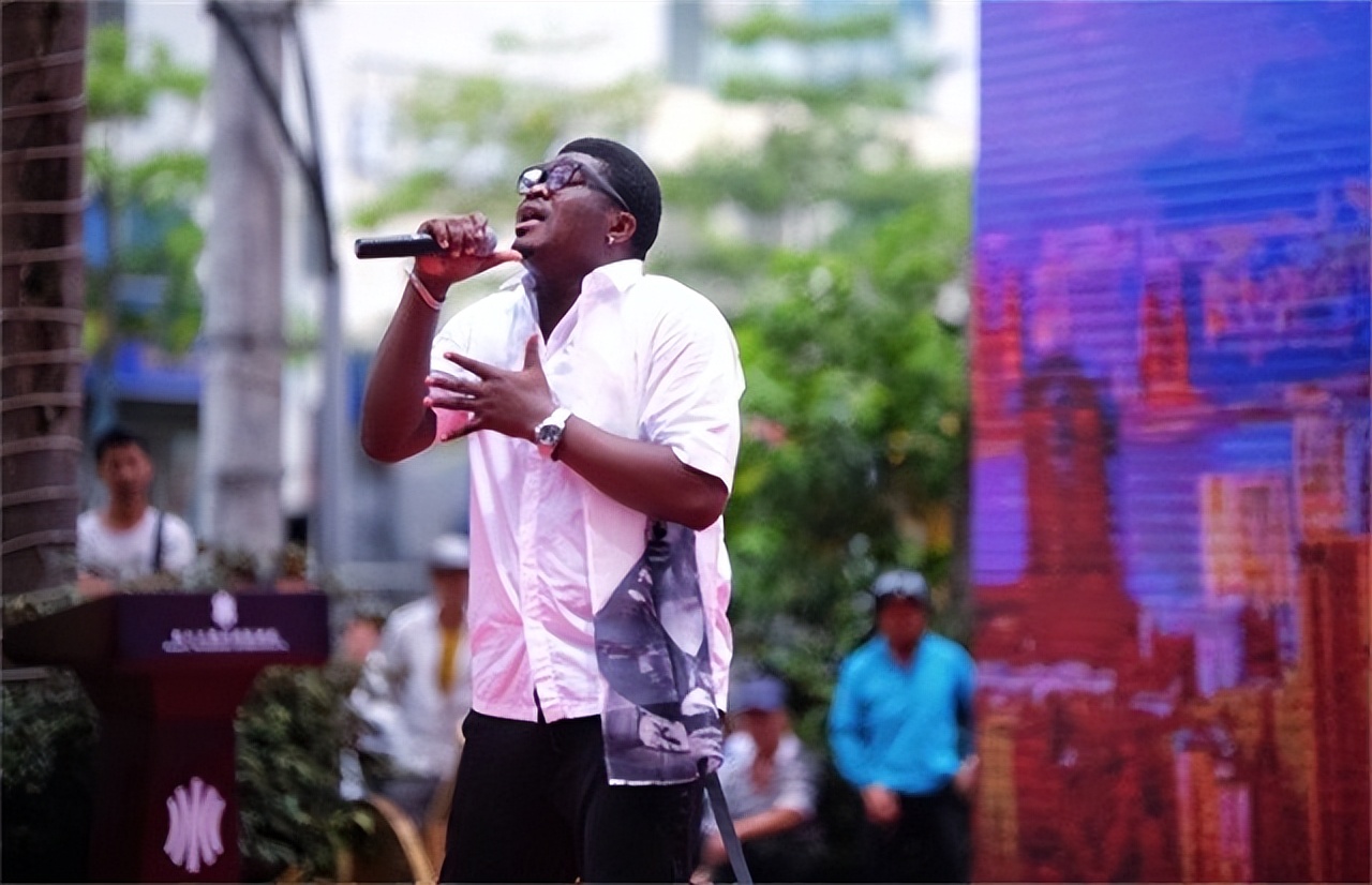 黑人歌手好弟近况：走红后迎娶中国姑娘，今36岁仍未取得中国绿卡