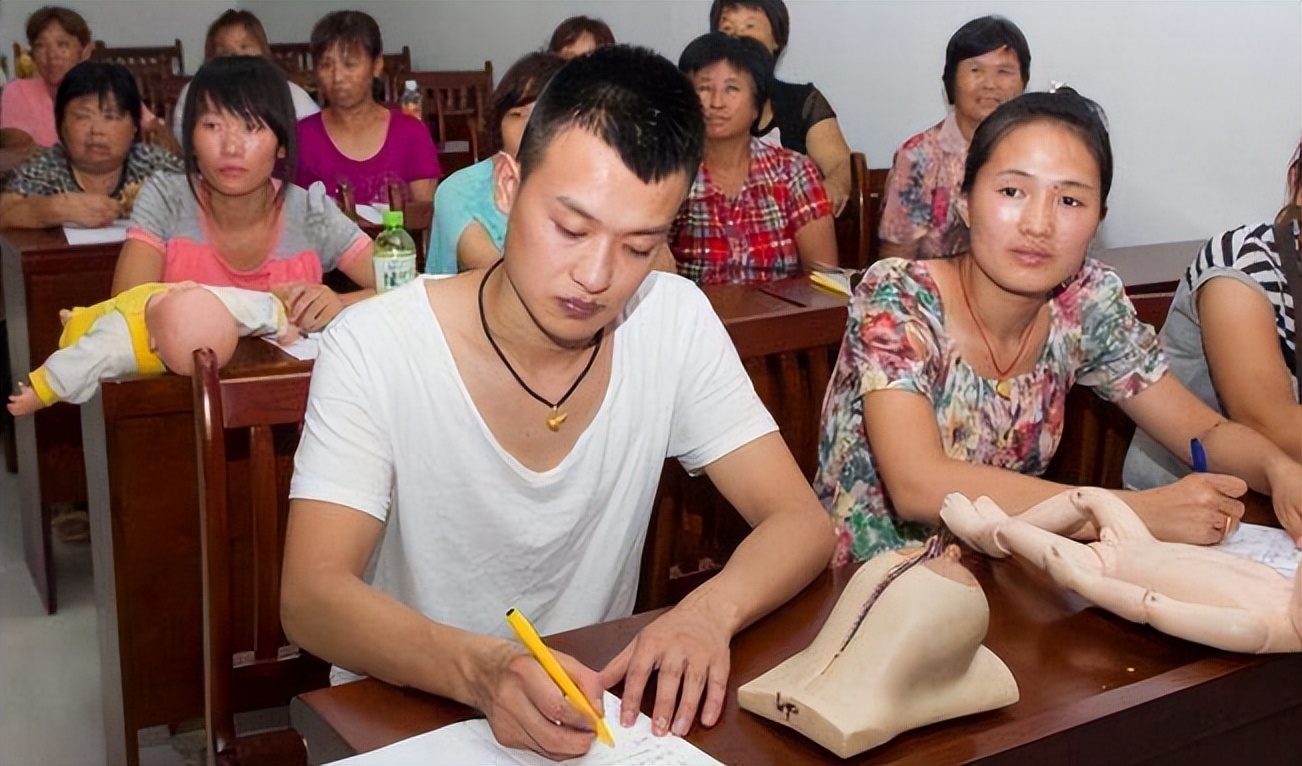 90后小伙从事催乳师,90后小伙转行做“催乳师”