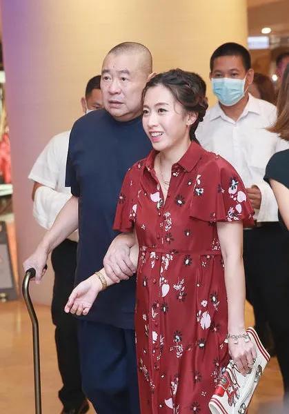 甘比奋斗史：刘銮雄的最后一个女人，看小娱记如何逆袭香港女富豪