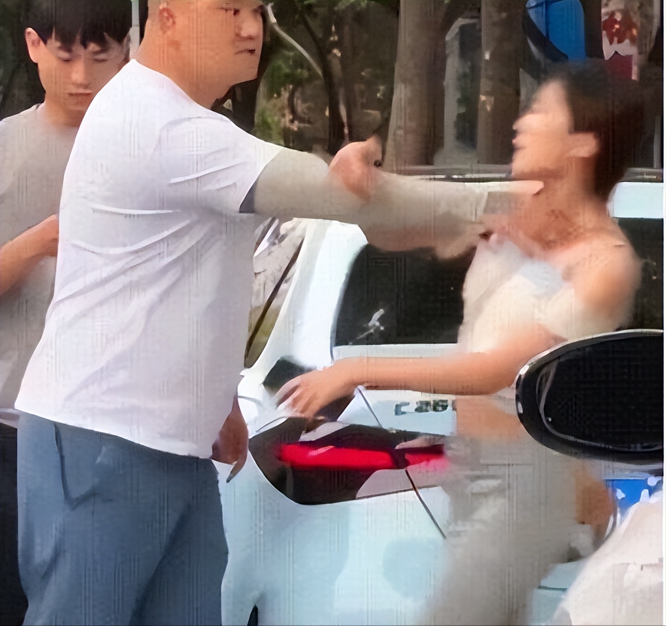 南京打人光头男判刑几年,南京光头男打人事件处理结果