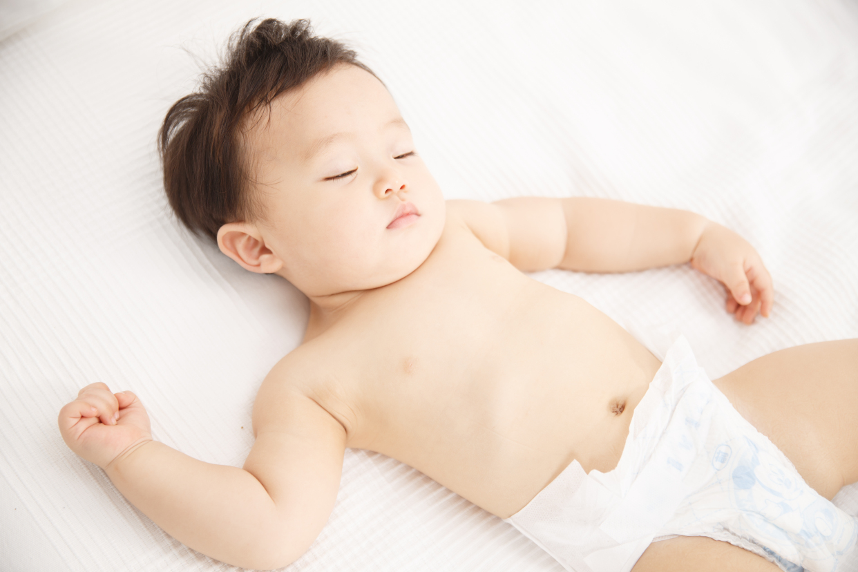 小孩睡觉出汗多不睡觉是缺什么,孩子睡觉总是出汗不出汗就是生病