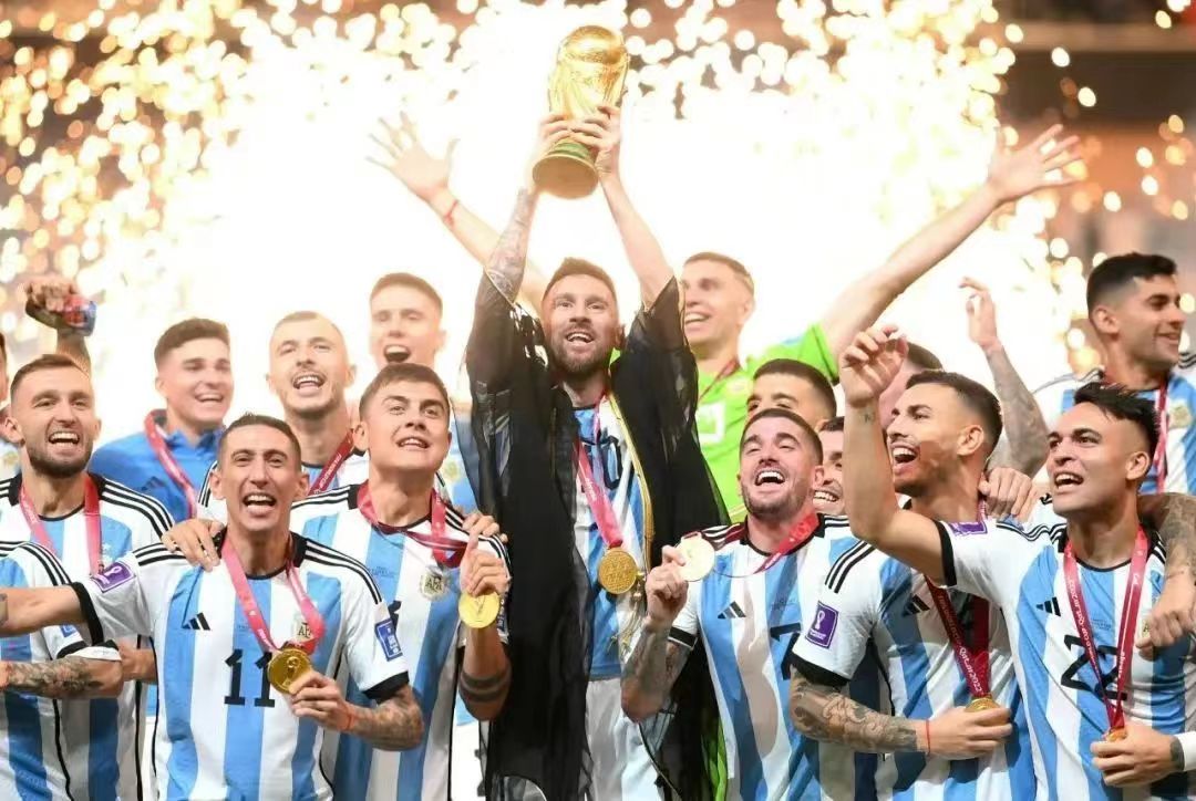 梅西捧得大力神杯,梅西捧起大力神杯会怎样