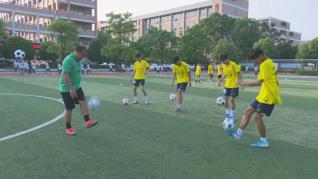 足球校园文化办学理念,足球特色学校校园文化宣传