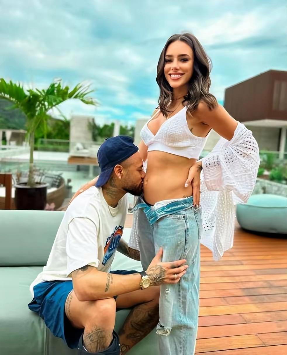 内马尔和女友时尚写真,内马尔与女友孕照