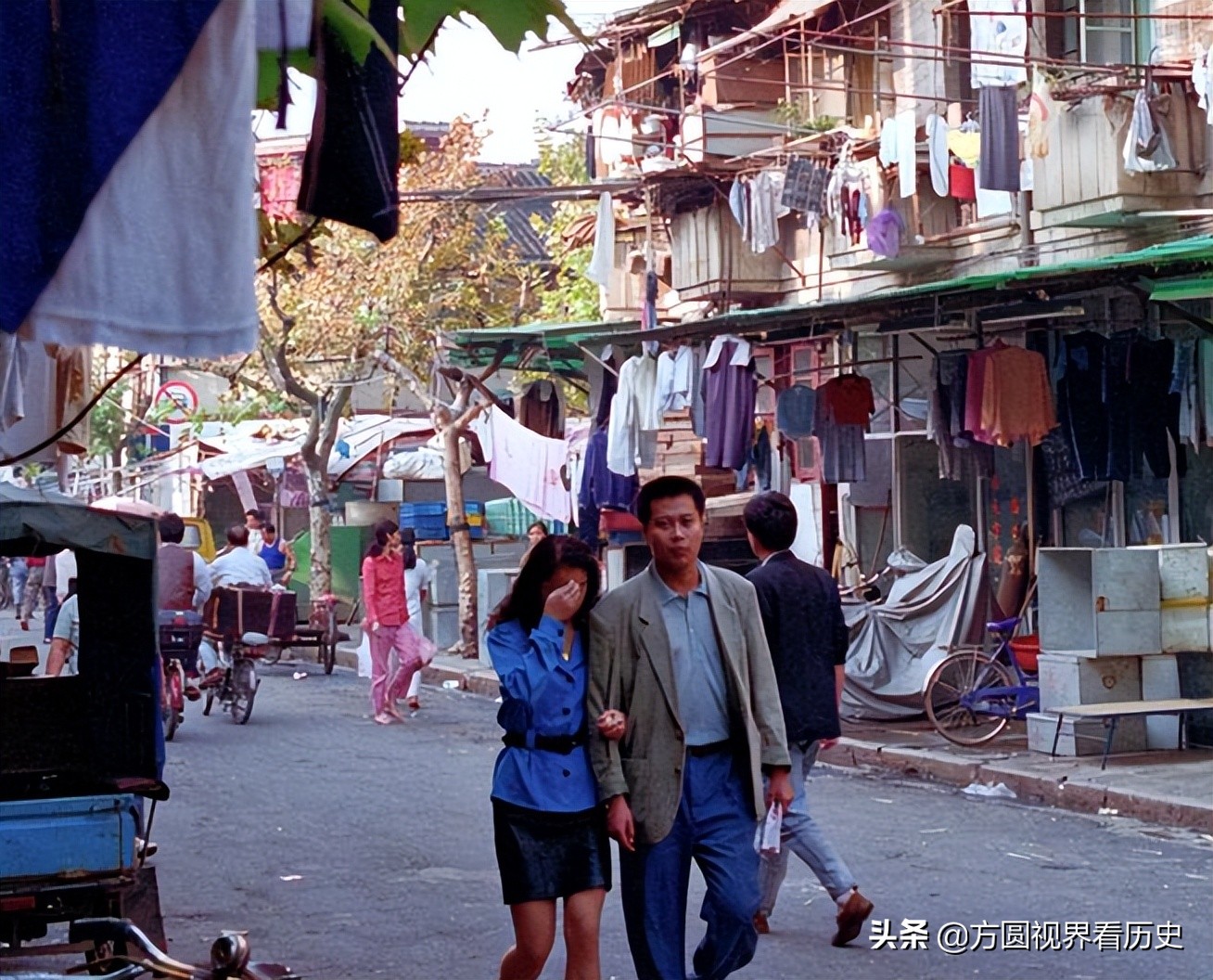 老照片,90年代的上海,一座浮华城市的烟火之影