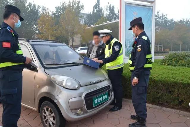 低速电动车四轮上路需三个条件,关于小型电动三轮车上路新规