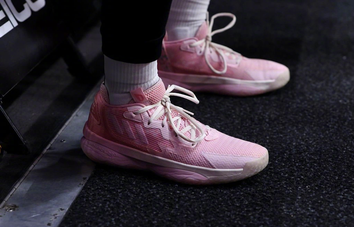 NBA季前赛上脚：胖虎穿Zion2灭霸紫，杰伦穿科比5